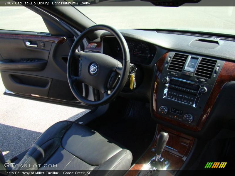 Light Platinum / Ebony 2007 Cadillac DTS Luxury