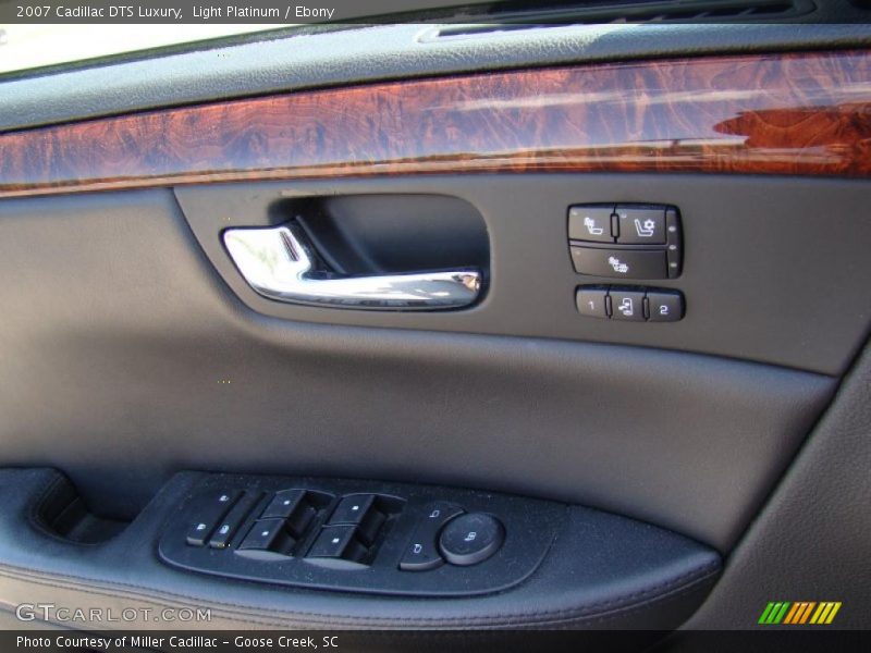 Light Platinum / Ebony 2007 Cadillac DTS Luxury