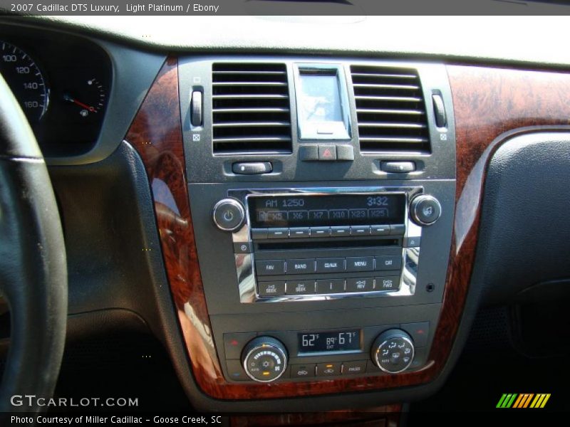 Light Platinum / Ebony 2007 Cadillac DTS Luxury