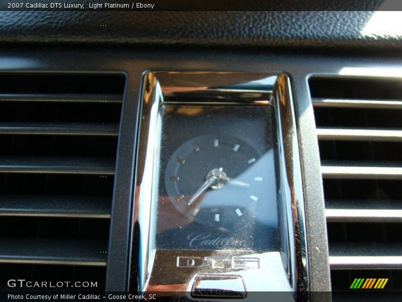 Light Platinum / Ebony 2007 Cadillac DTS Luxury