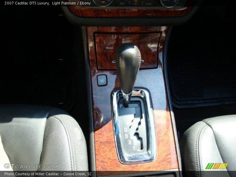 Light Platinum / Ebony 2007 Cadillac DTS Luxury