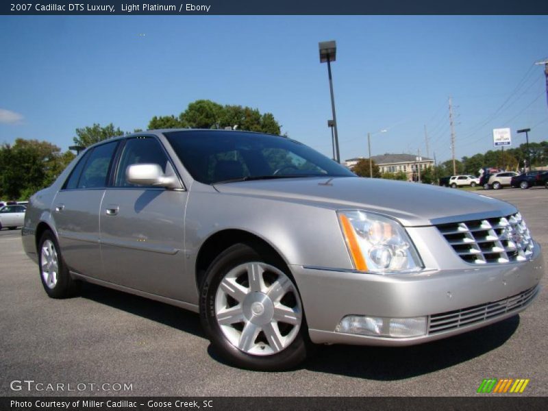 Light Platinum / Ebony 2007 Cadillac DTS Luxury