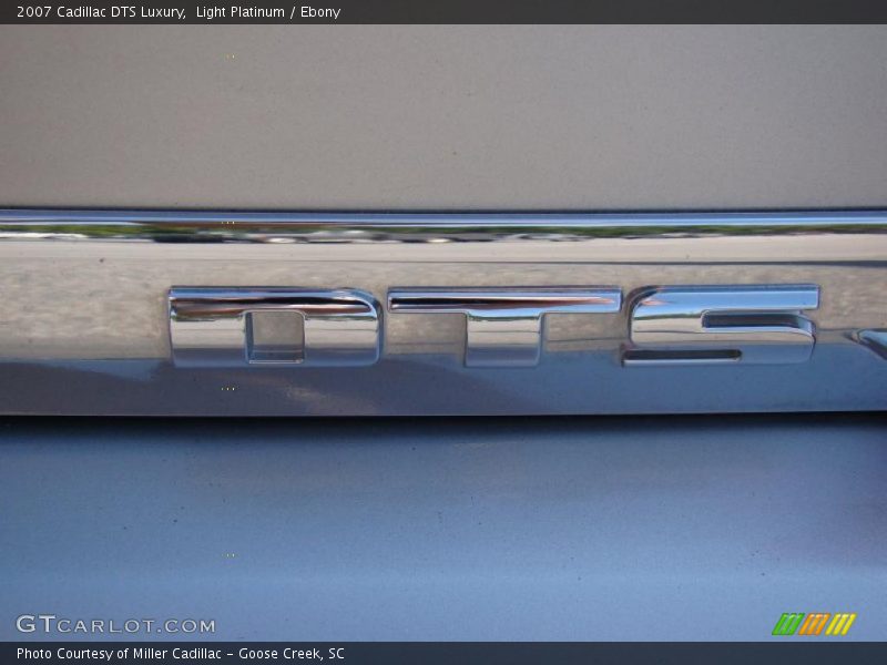 Light Platinum / Ebony 2007 Cadillac DTS Luxury