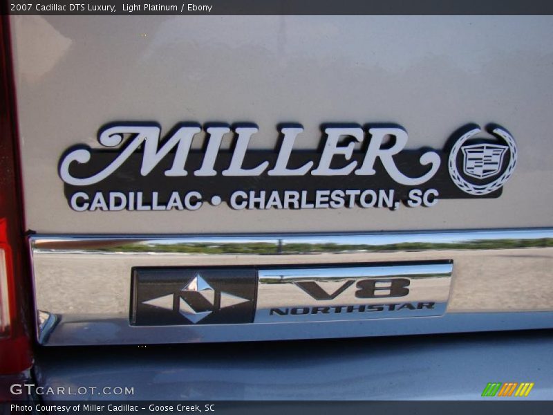 Light Platinum / Ebony 2007 Cadillac DTS Luxury