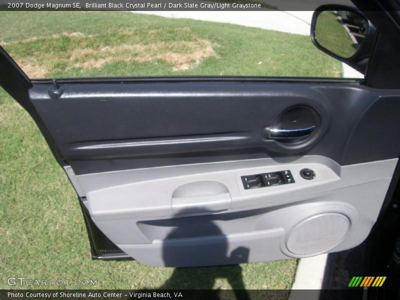 Brilliant Black Crystal Pearl / Dark Slate Gray/Light Graystone 2007 Dodge Magnum SE