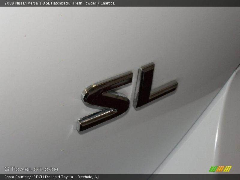 Fresh Powder / Charcoal 2009 Nissan Versa 1.8 SL Hatchback