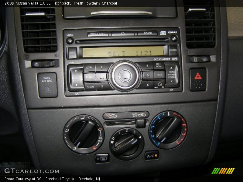 Fresh Powder / Charcoal 2009 Nissan Versa 1.8 SL Hatchback