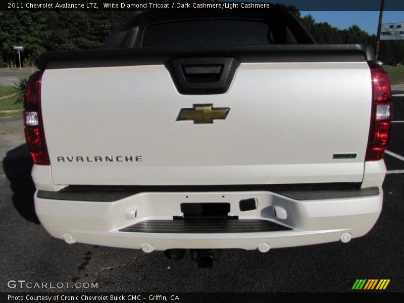White Diamond Tricoat / Dark Cashmere/Light Cashmere 2011 Chevrolet Avalanche LTZ