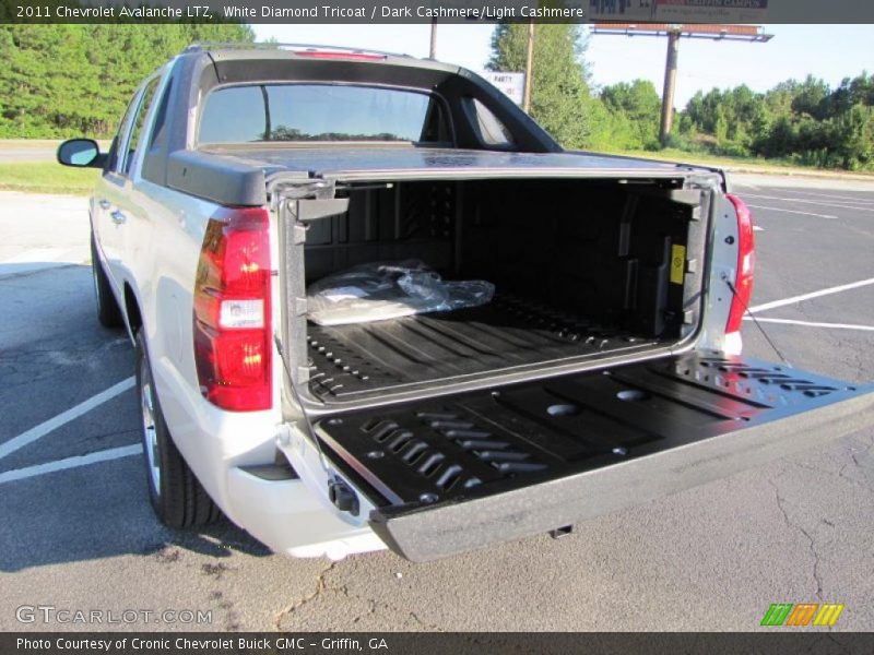 White Diamond Tricoat / Dark Cashmere/Light Cashmere 2011 Chevrolet Avalanche LTZ
