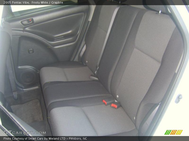 Frosty White / Graphite 2005 Pontiac Vibe