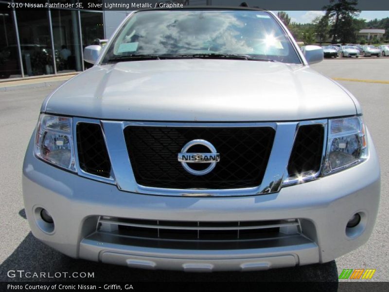 Silver Lightning Metallic / Graphite 2010 Nissan Pathfinder SE
