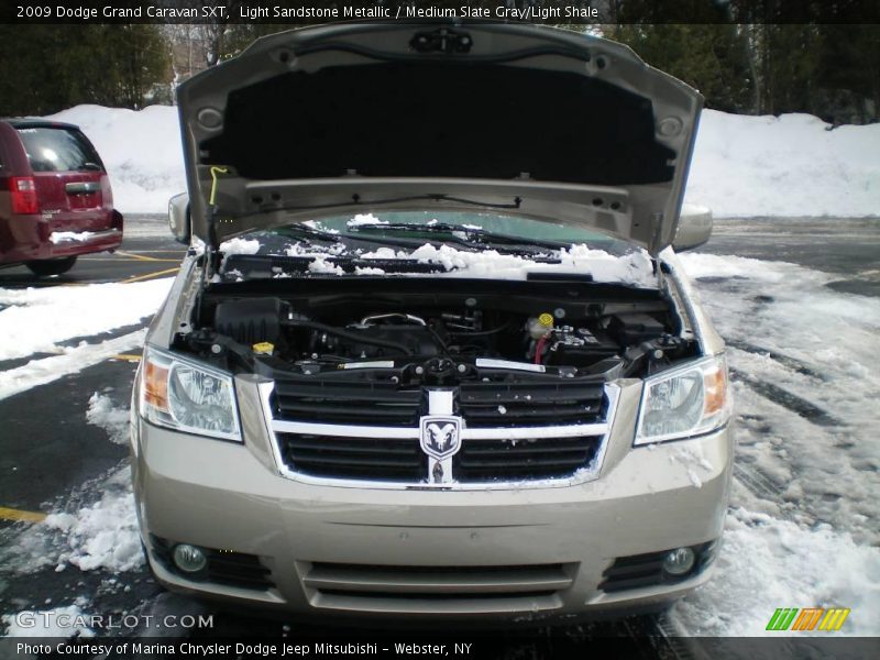 Light Sandstone Metallic / Medium Slate Gray/Light Shale 2009 Dodge Grand Caravan SXT