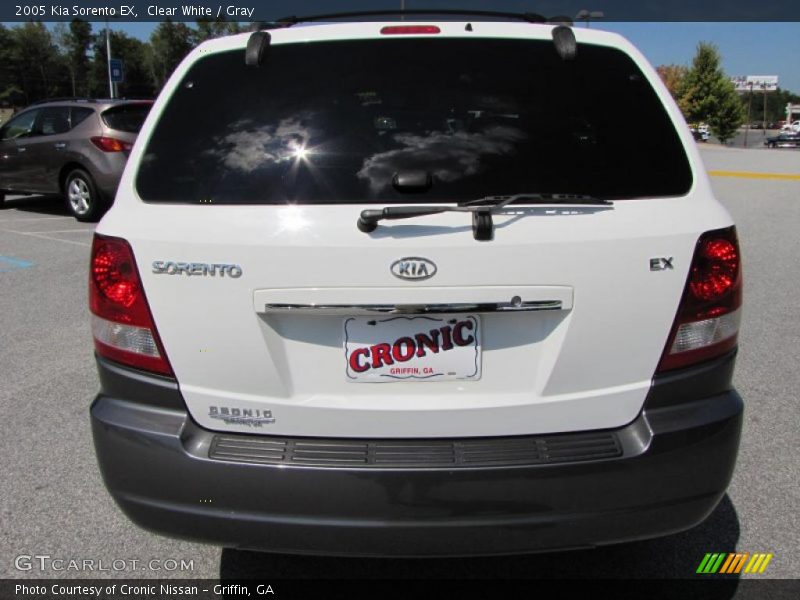 Clear White / Gray 2005 Kia Sorento EX