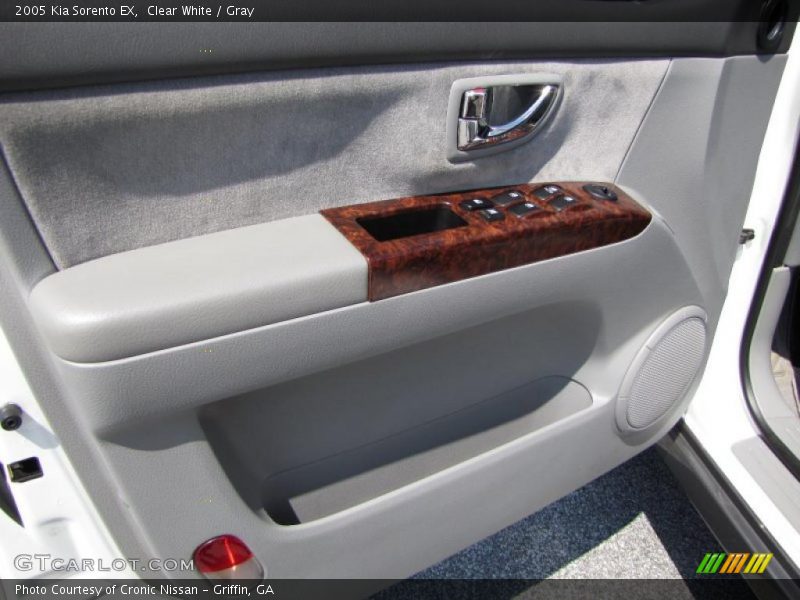 Clear White / Gray 2005 Kia Sorento EX