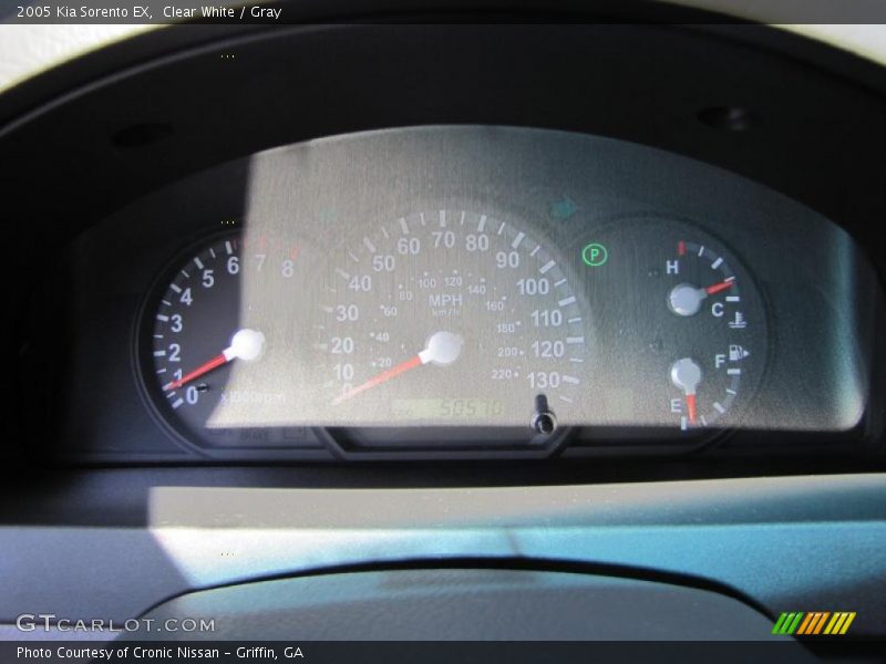 Clear White / Gray 2005 Kia Sorento EX