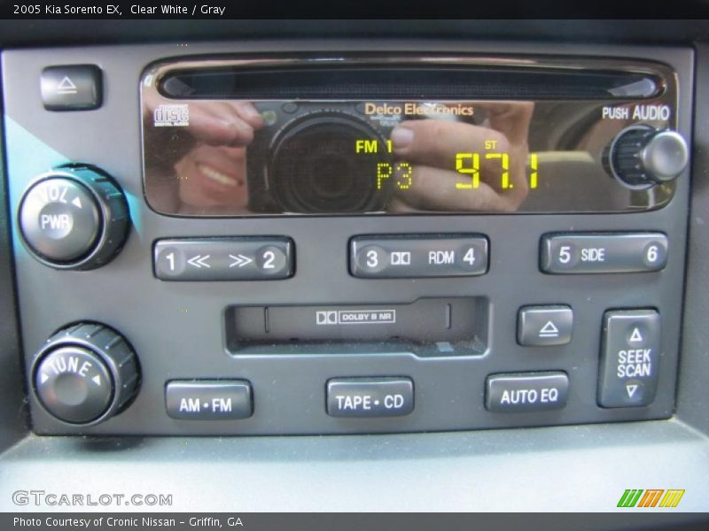 Clear White / Gray 2005 Kia Sorento EX