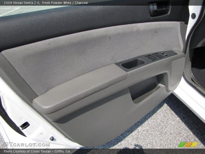 Fresh Powder White / Charcoal 2009 Nissan Sentra 2.0