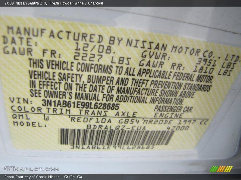 Fresh Powder White / Charcoal 2009 Nissan Sentra 2.0