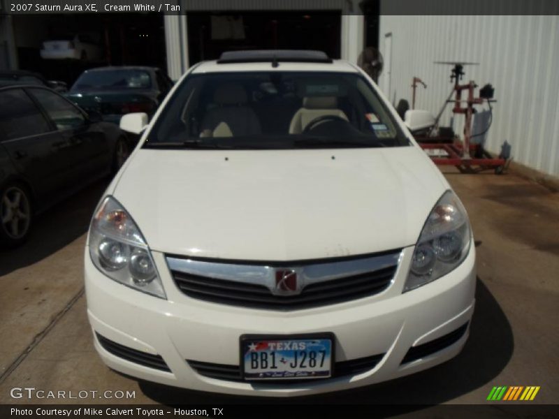 Cream White / Tan 2007 Saturn Aura XE
