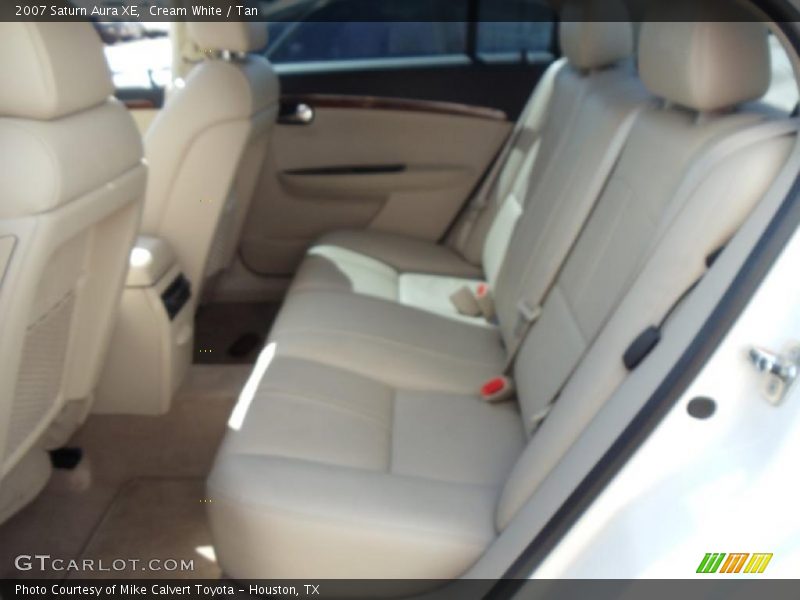 Cream White / Tan 2007 Saturn Aura XE