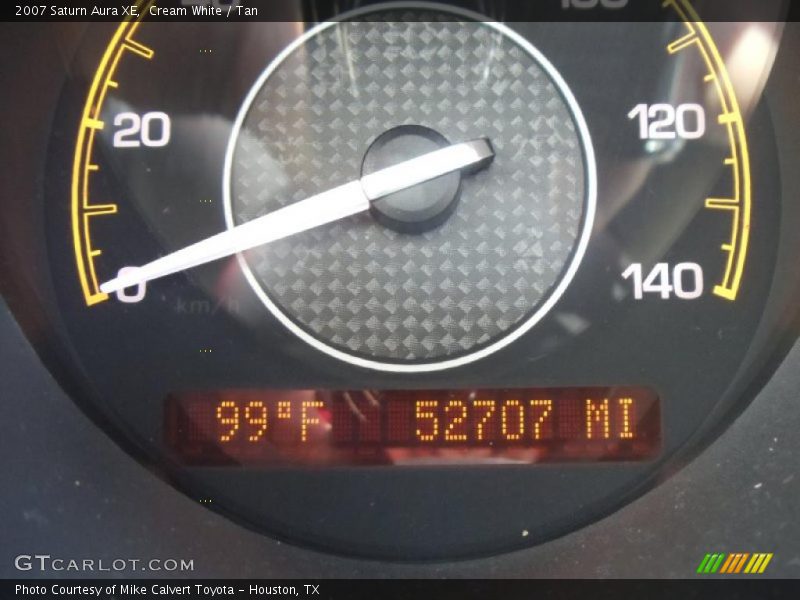 Cream White / Tan 2007 Saturn Aura XE