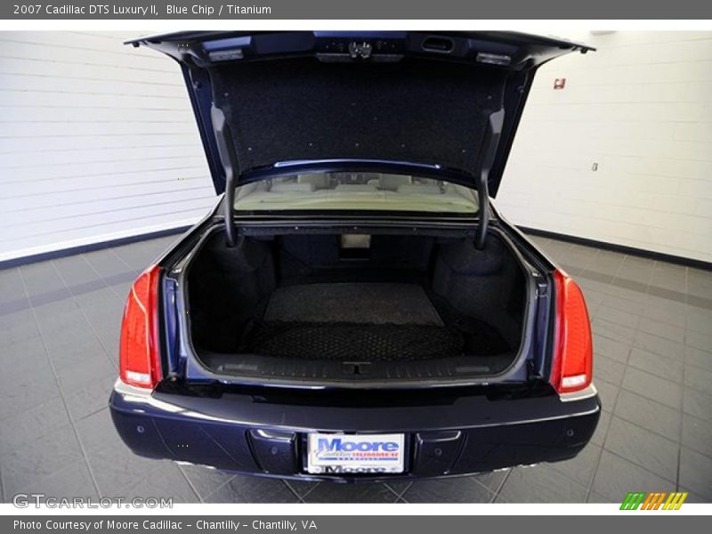 Blue Chip / Titanium 2007 Cadillac DTS Luxury II