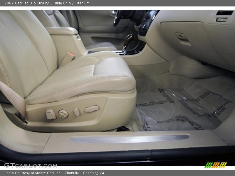 Blue Chip / Titanium 2007 Cadillac DTS Luxury II