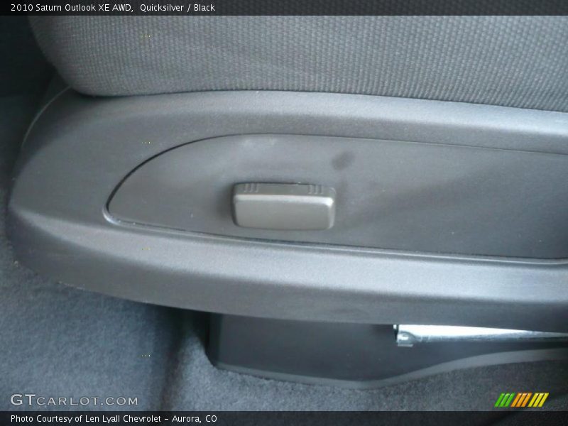 Quicksilver / Black 2010 Saturn Outlook XE AWD