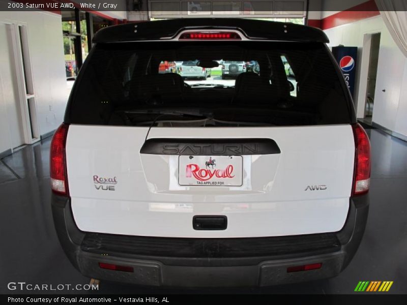 White / Gray 2003 Saturn VUE AWD