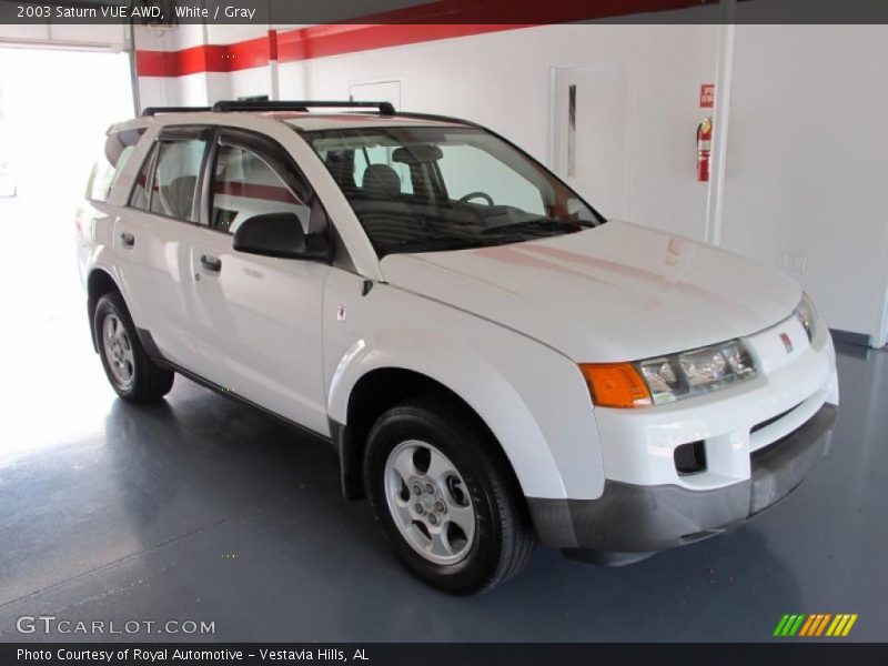 White / Gray 2003 Saturn VUE AWD
