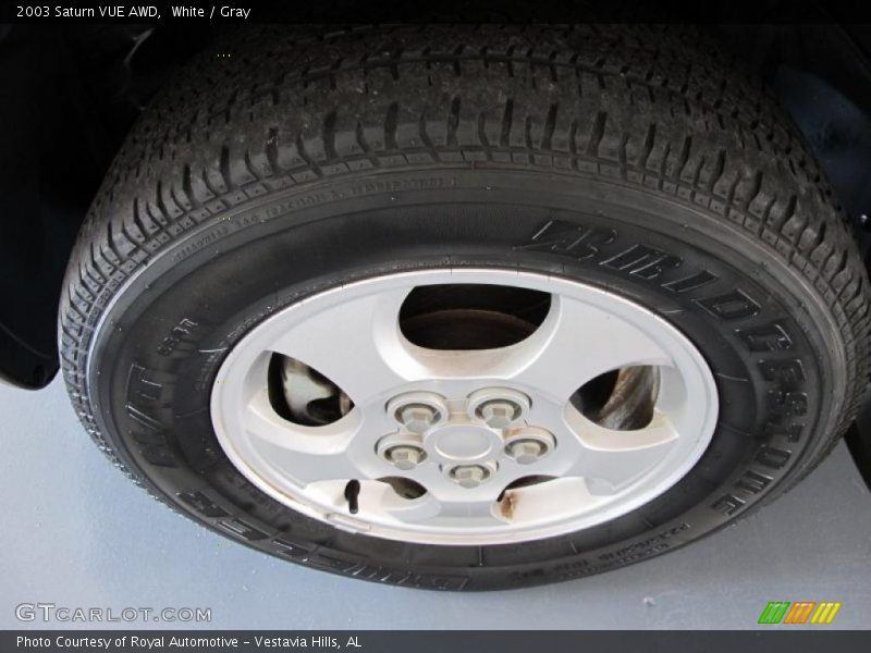 White / Gray 2003 Saturn VUE AWD