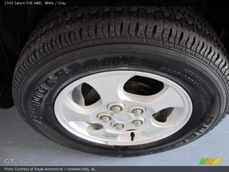 White / Gray 2003 Saturn VUE AWD