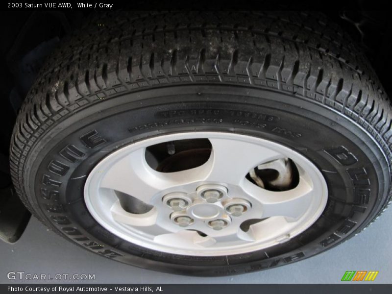 White / Gray 2003 Saturn VUE AWD