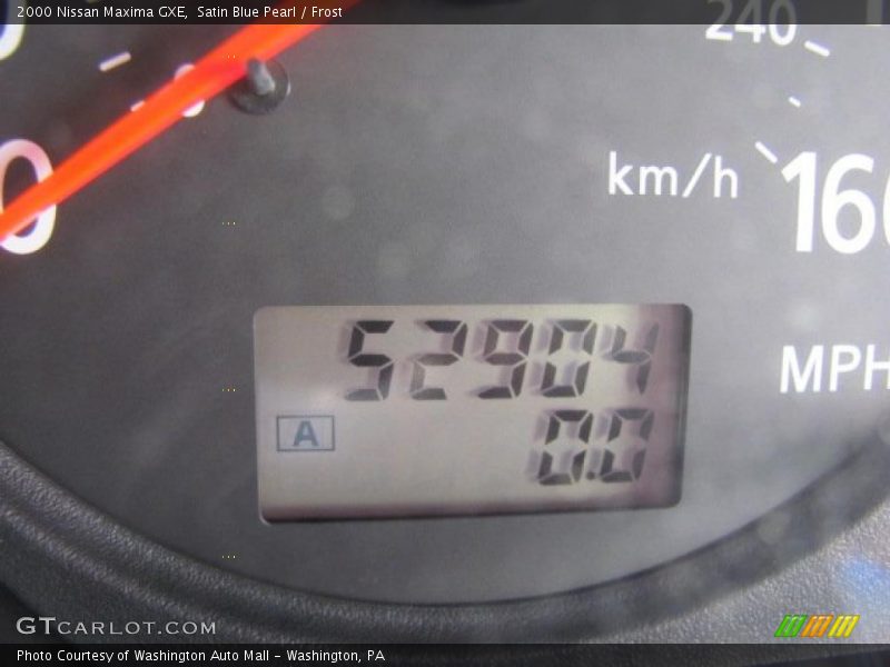 Satin Blue Pearl / Frost 2000 Nissan Maxima GXE