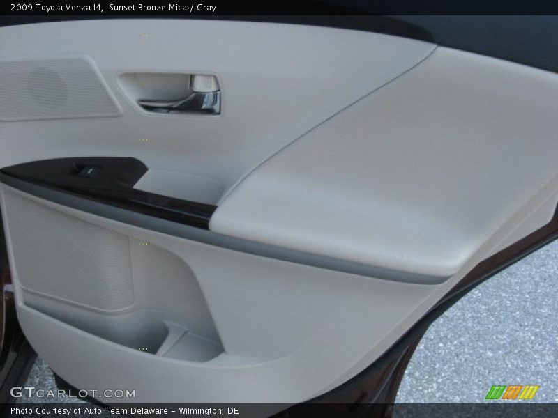 Sunset Bronze Mica / Gray 2009 Toyota Venza I4