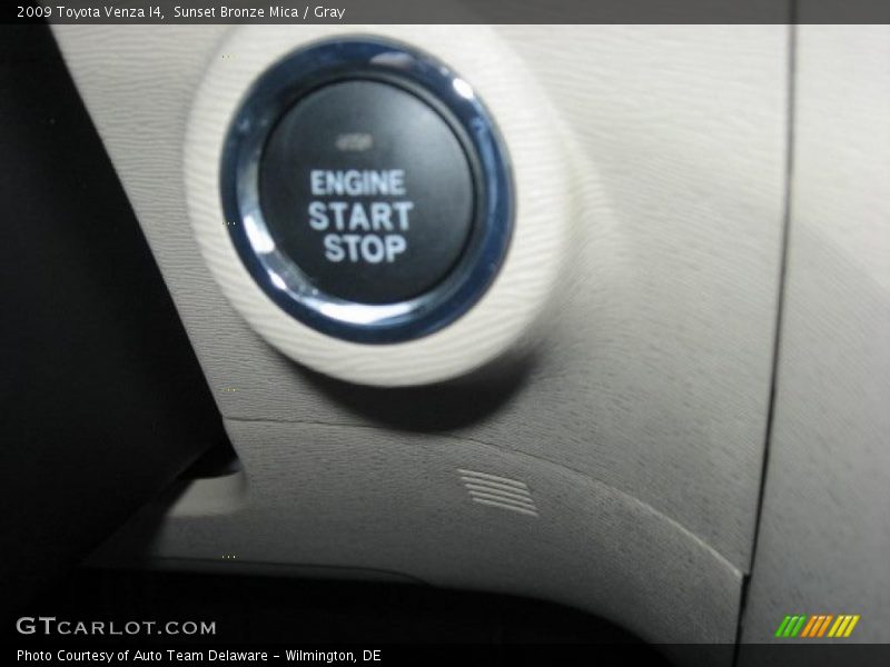 Sunset Bronze Mica / Gray 2009 Toyota Venza I4