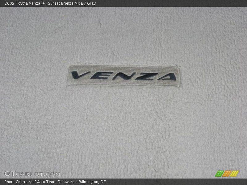 Sunset Bronze Mica / Gray 2009 Toyota Venza I4