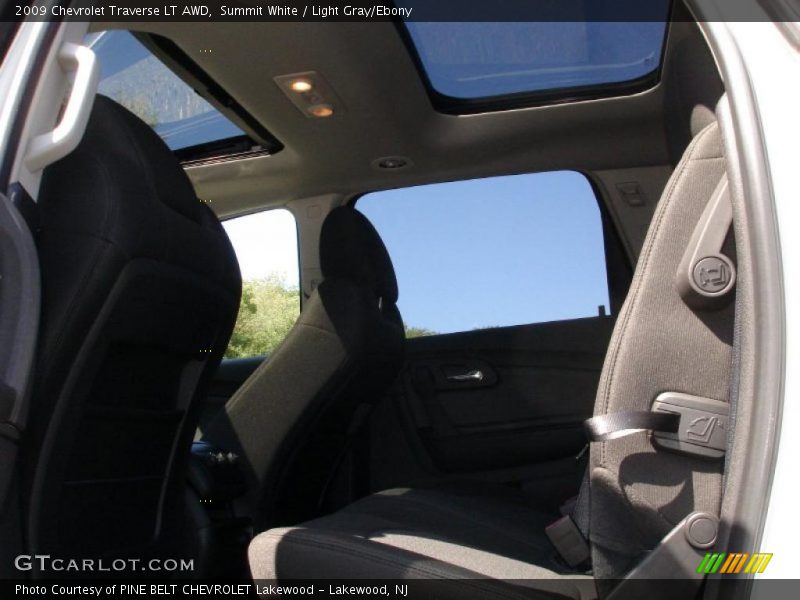 Summit White / Light Gray/Ebony 2009 Chevrolet Traverse LT AWD