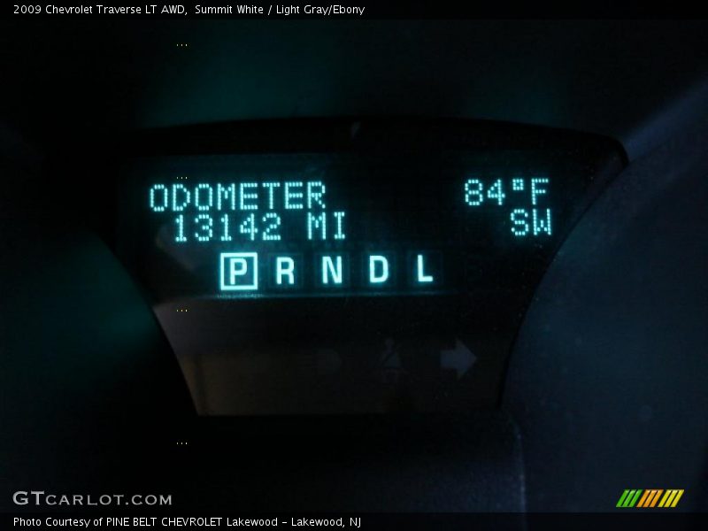 Summit White / Light Gray/Ebony 2009 Chevrolet Traverse LT AWD
