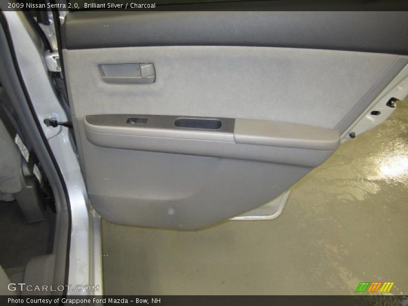 Brilliant Silver / Charcoal 2009 Nissan Sentra 2.0