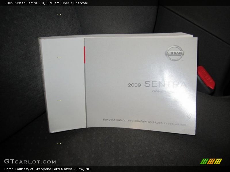 Brilliant Silver / Charcoal 2009 Nissan Sentra 2.0