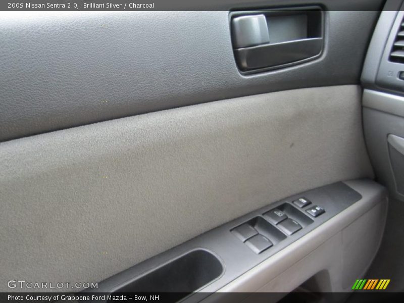 Brilliant Silver / Charcoal 2009 Nissan Sentra 2.0