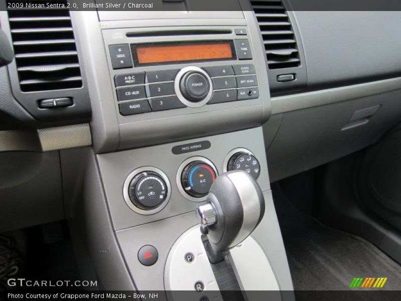 Brilliant Silver / Charcoal 2009 Nissan Sentra 2.0