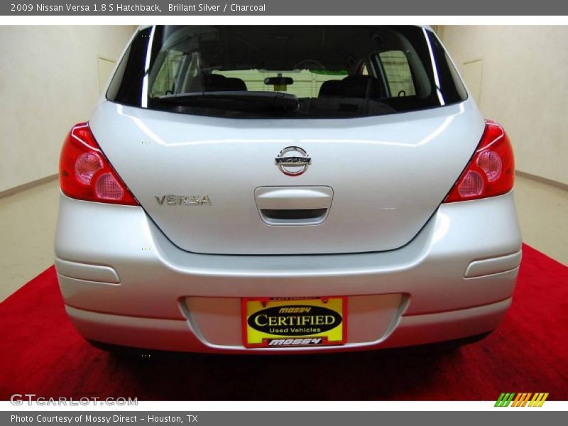 Brillant Silver / Charcoal 2009 Nissan Versa 1.8 S Hatchback