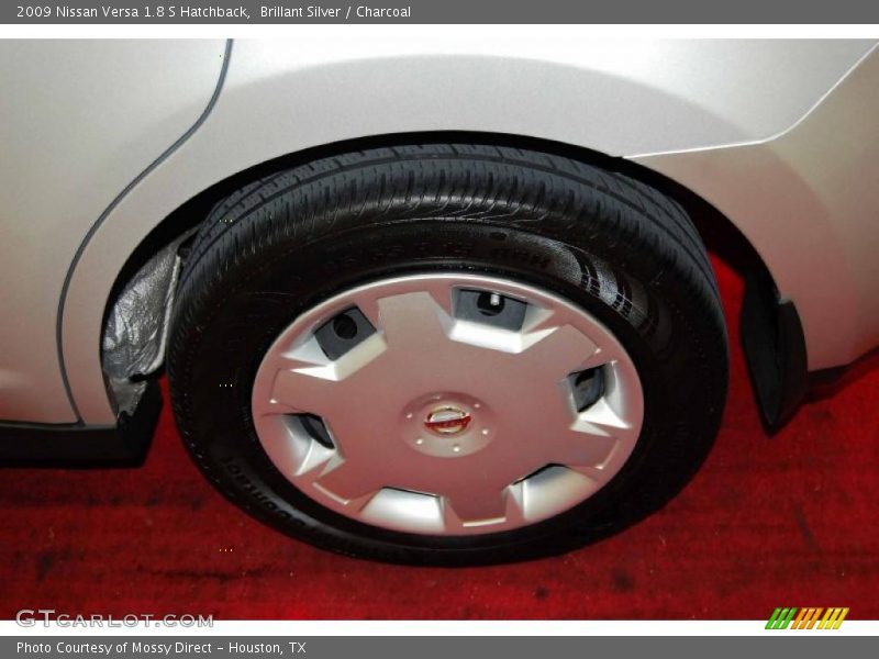 Brillant Silver / Charcoal 2009 Nissan Versa 1.8 S Hatchback
