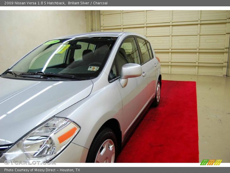 Brillant Silver / Charcoal 2009 Nissan Versa 1.8 S Hatchback