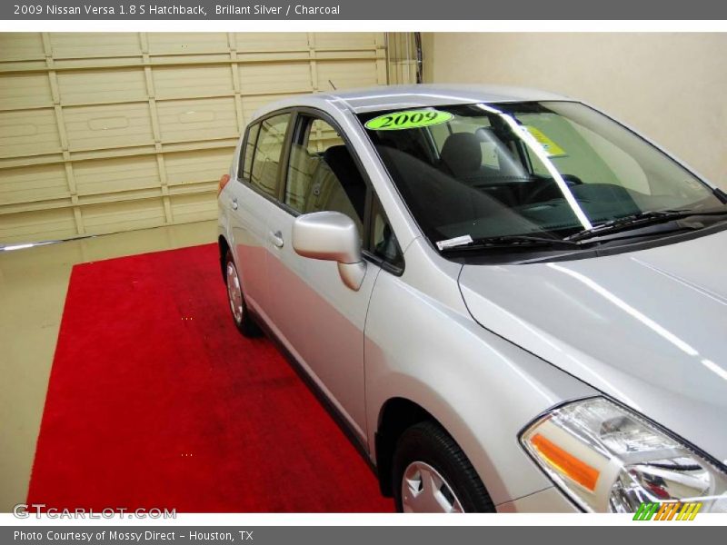 Brillant Silver / Charcoal 2009 Nissan Versa 1.8 S Hatchback