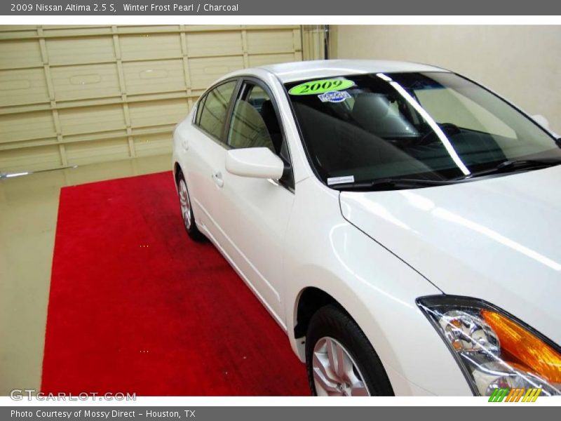 Winter Frost Pearl / Charcoal 2009 Nissan Altima 2.5 S