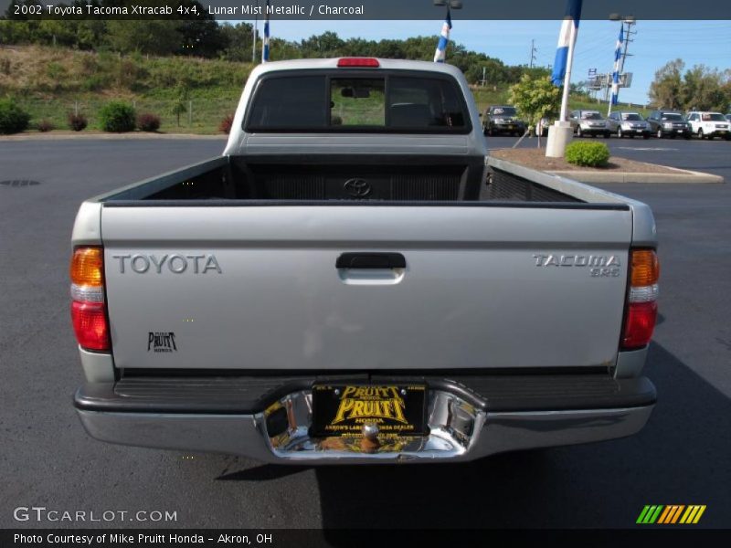 Lunar Mist Metallic / Charcoal 2002 Toyota Tacoma Xtracab 4x4