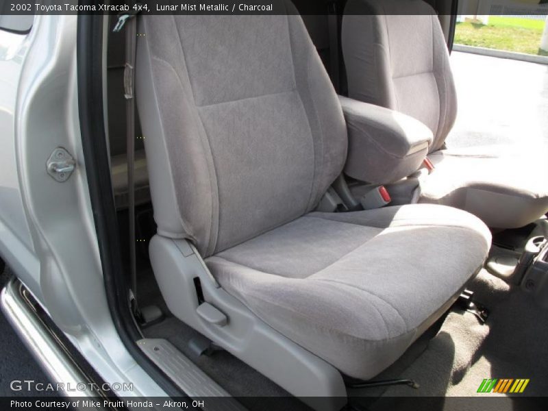 Lunar Mist Metallic / Charcoal 2002 Toyota Tacoma Xtracab 4x4